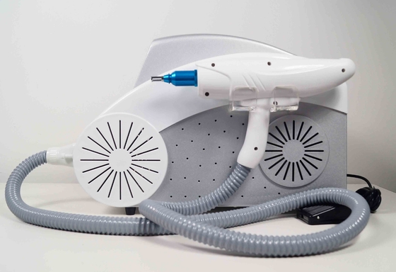 ND YAG da casca do carbono do equipamento da remoção da tatuagem do laser do rejuvenescimento da pele para o salão de beleza